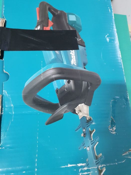 Makita mașină de tuns gard viu, model UH004GZ