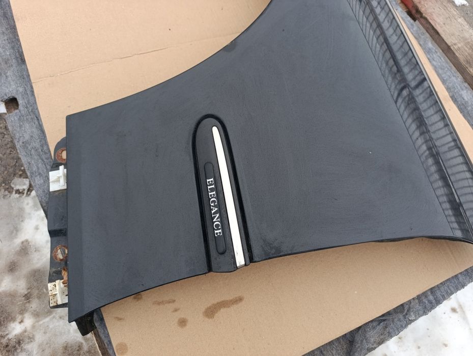 Ляв калник Мерцедес Ц класа W203 / Mercedes W203