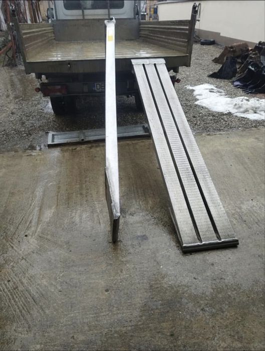 Rampe Aluminiu (ca noi, 2.5m) de încarcare utilaje
