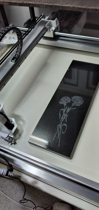 Гравираща машина /за фотографии върху черен гранит/