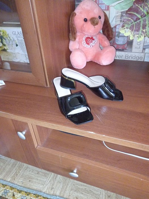 Продам женские басаножки новые
