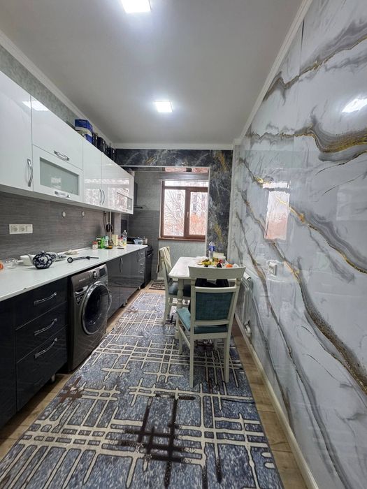 Yunusobod metro Megalplanet Torgoviy Sentr yonida