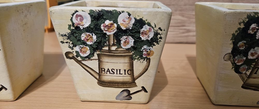 Кашпи, поставка за чаши, силконови кутии , чаши