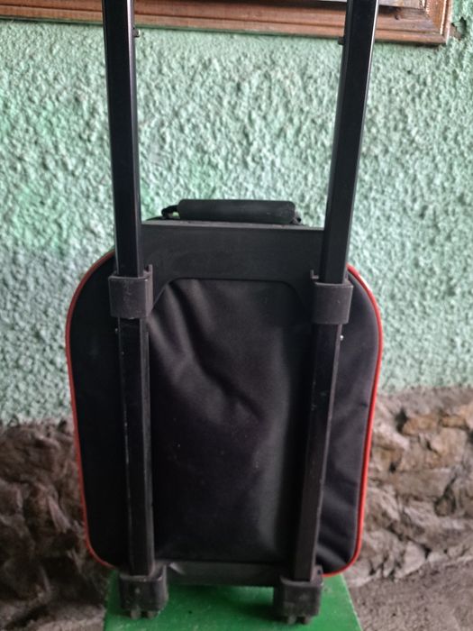 Продам чемодан детский