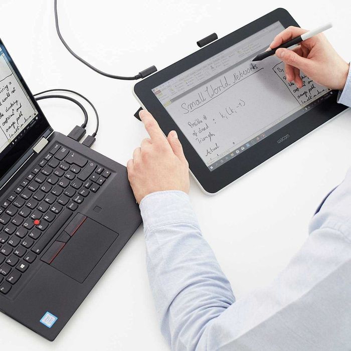 Wacom One 13 DTC133: display grafic, accesorii complete, stare impecabilă
