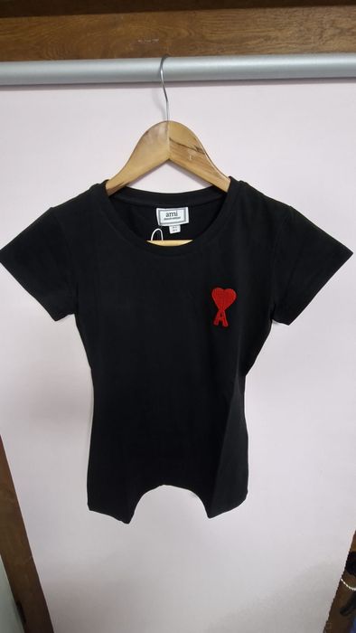 Tricouri de damă diferite culori și mărimi