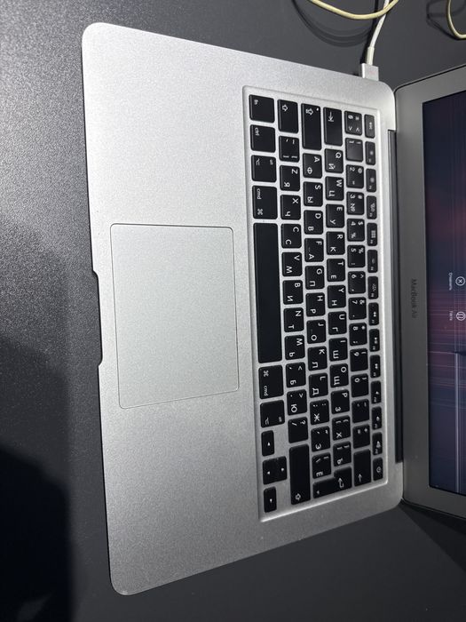 Macbook air 2017 в белом цвете
