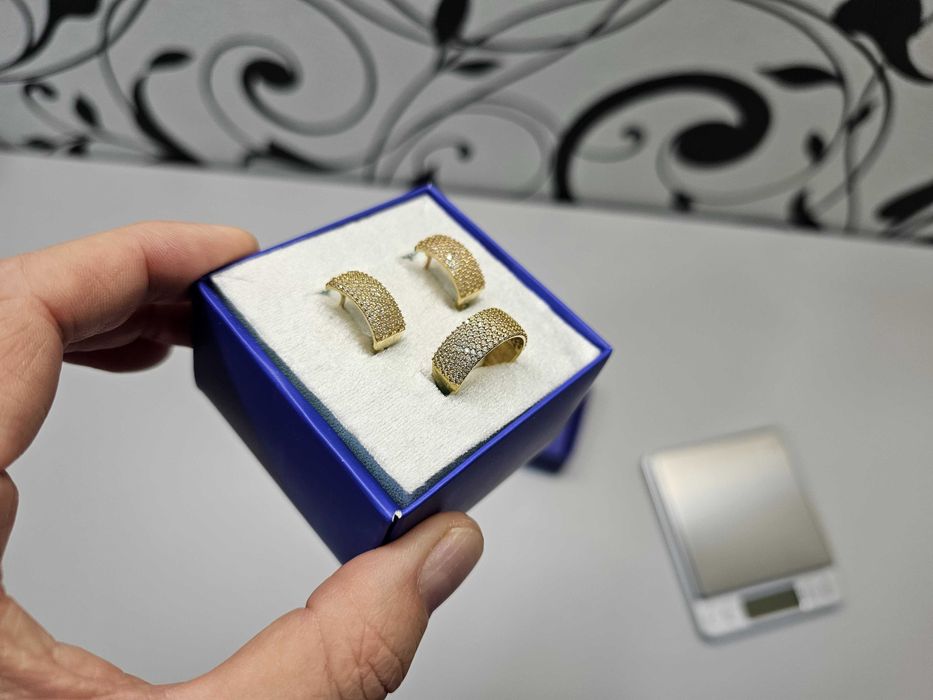 ПРОДАМ Комплект симпатичный: Cерёжки и кольцо Золото 585 Пробы 10.98Гр