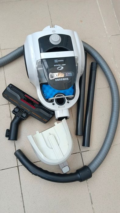 Пылесос  Samsung 1600w