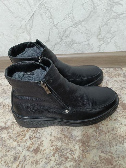 Продам зимние сапоги мужские