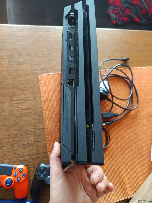 Продавам Playstation 4