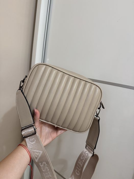 Чанта Guess - през рамо