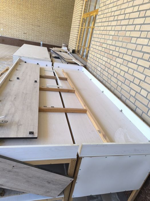 Arzonga Srochno sotiladi hammasi 100$