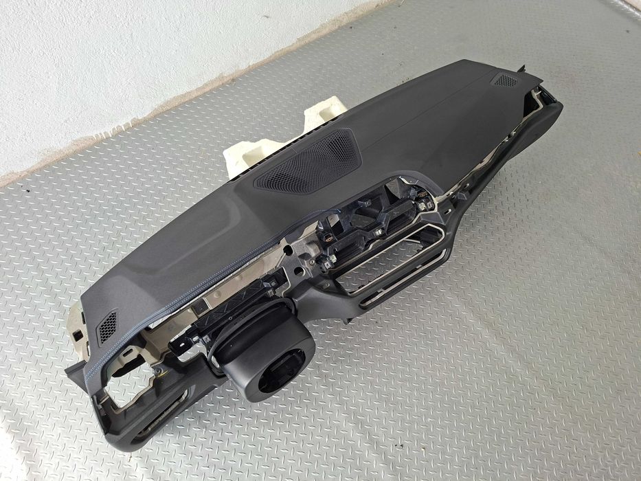 НОВО Оригинално Табло BMW G20 G21 G22 G23 G26 G42 G80 M3 M4 Черно Син Шев без HUD