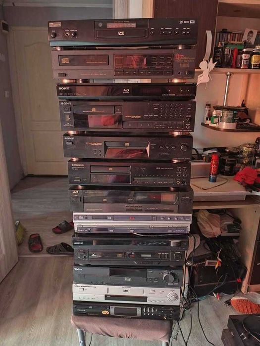 Vând DVD și CD recent aduse .Sony ,Panasonic. Philips/AEG,JVC