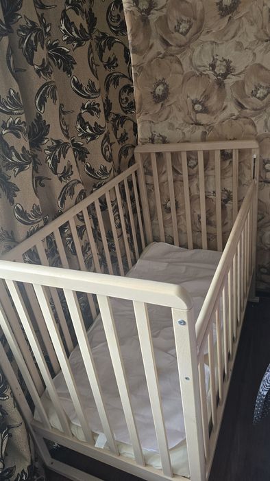 Детская кроватка с матрасом