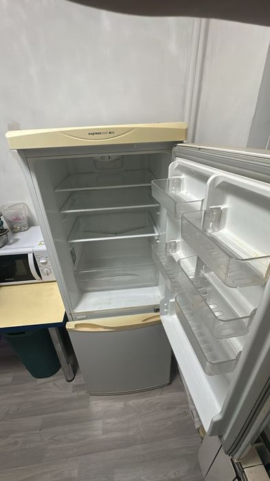 Продам Холодильник LG