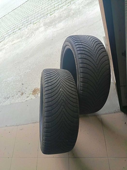 Продавам 2 броя всесезонни гуми KUMHO Solus 4S HA32  225/45/18