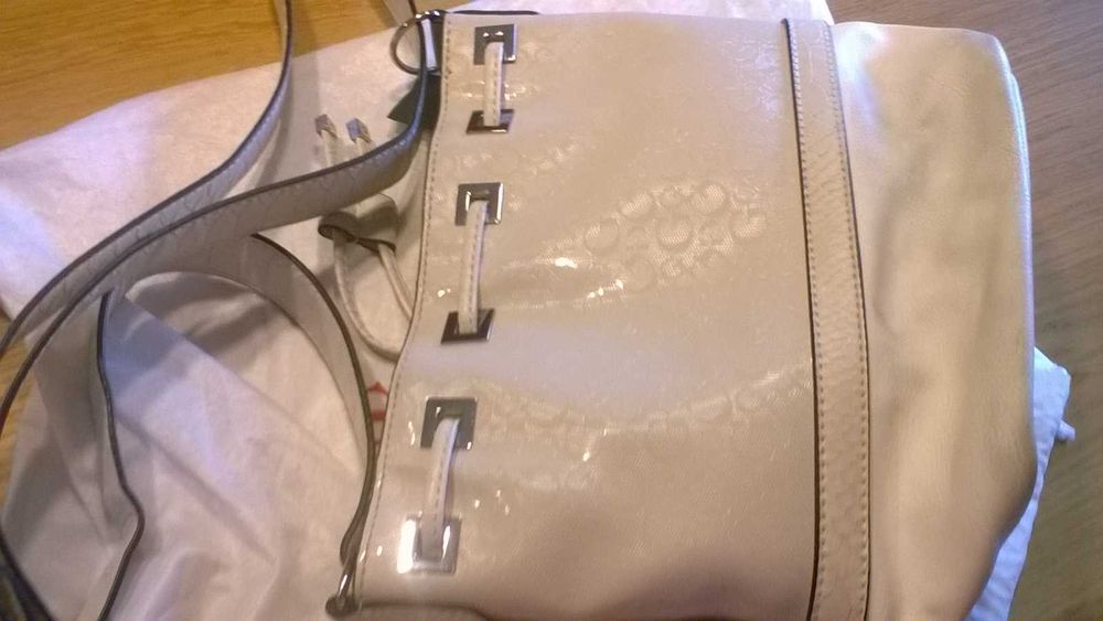 poseta geanta umar GUESS alba cu argintiu, sh, pret 300 lei
