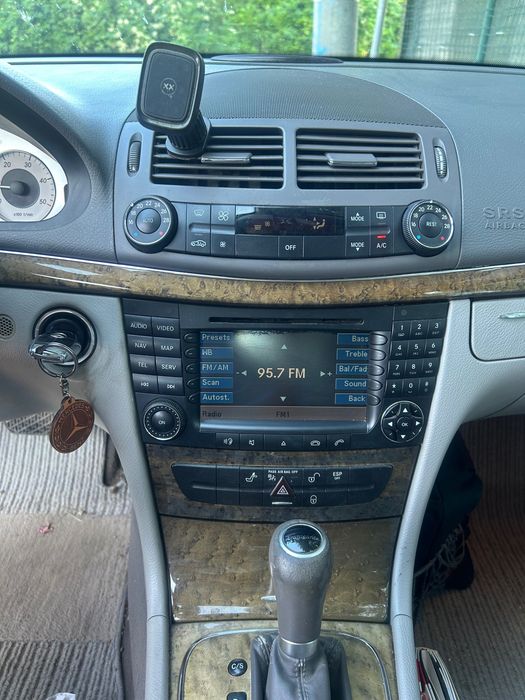 Автомобил мерцедес