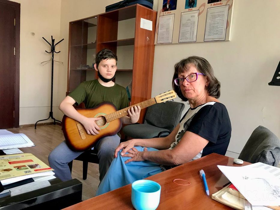 Педагог по гитаре с высшим образованием