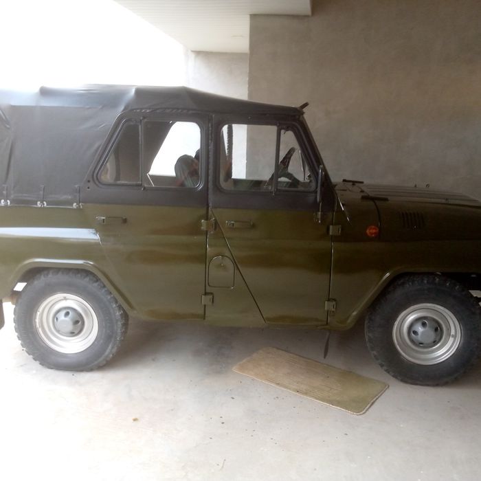 Uaz sotiladi alo xolatda