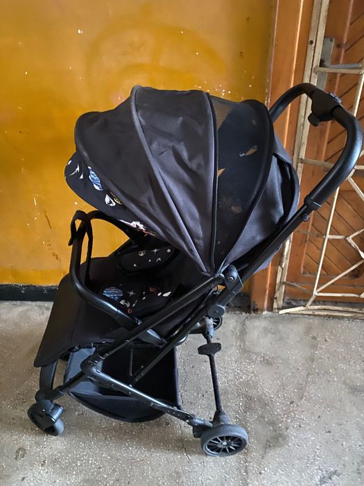 Vând carucior sport