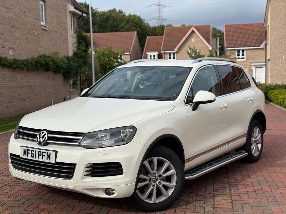 VOLKSWAGEN Touareg