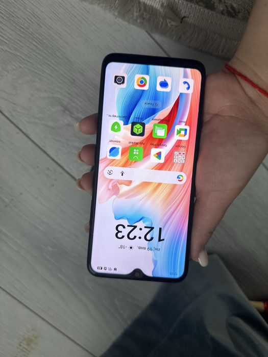 Продам смартфон oppo a18