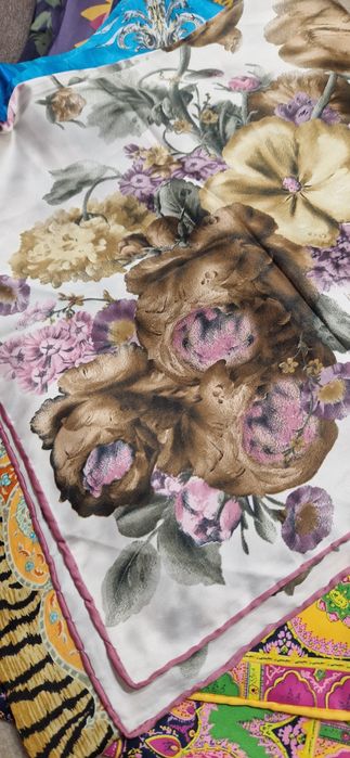 Шёлковые платки.