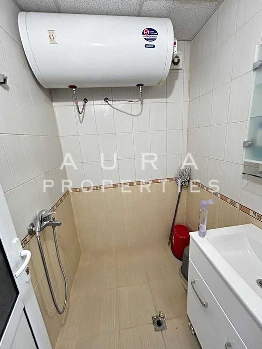 Дава се под наем Тристаен апартамент в Разград, Център - 100 кв.м за 561 € - Снимка #14