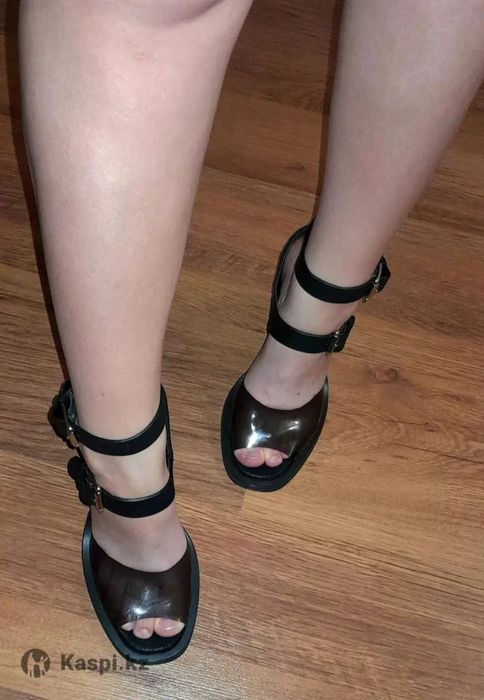 Продам Туфли (босоножки)