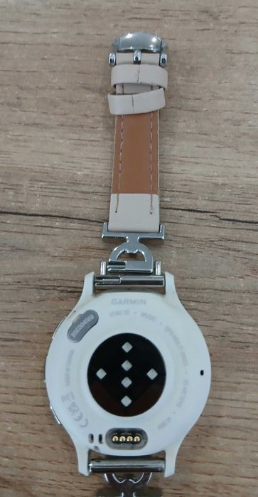 Часовник Garmin VENU 3S