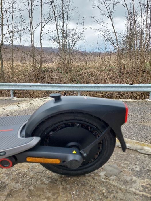 Vând trotineta electrică ninebot e3