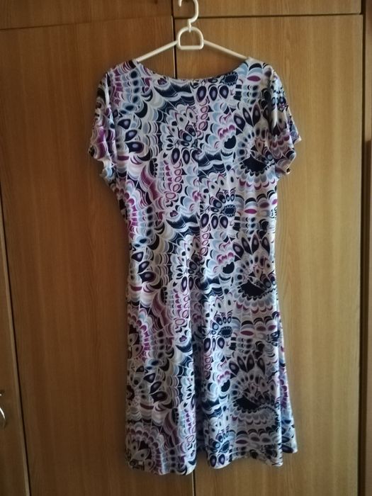 Vând rochie modernă