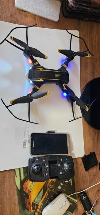 Drona noua HD foto&video cu telecomanda+3 baterii greutate 150gr