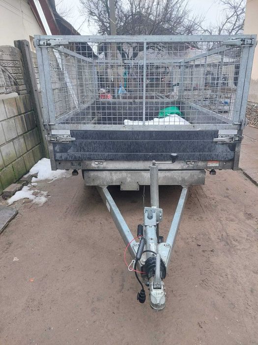 Remorcă basculabilă pe 3 parti
