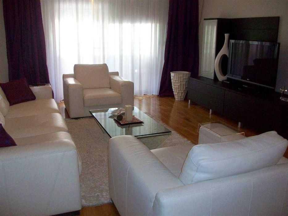 Дава се под наем Двустаен апартамент в Бургас, Братя Миладинови - 57 кв.м за 229.5 € - Снимка #1