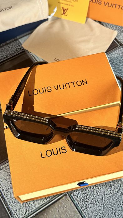 LV Millionaire Black