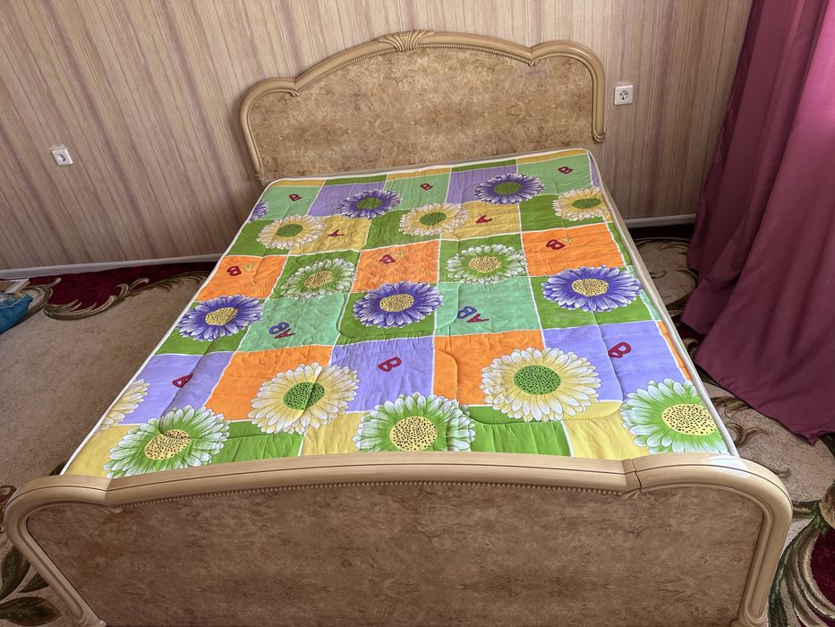Продам кровать с матрасом!!