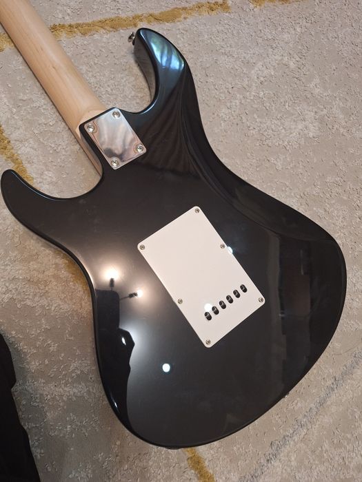 Электрогитара Yamaha Pacifica 012
