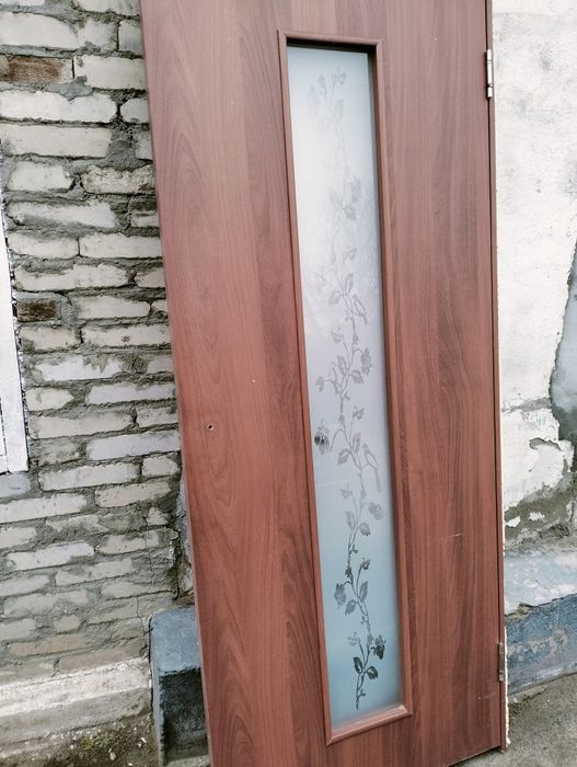 Продам двери 8000