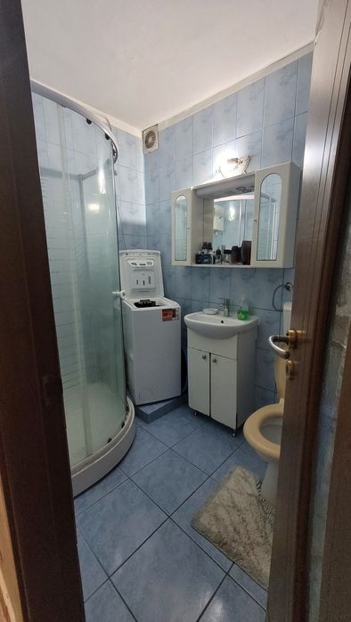 Închiriez  garsonieră  1 200 lei