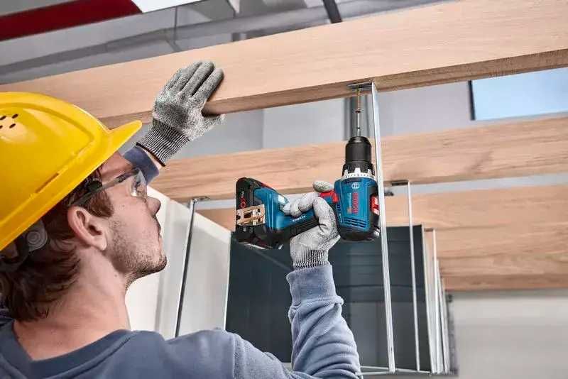 Комплект акумулаторни инструменти Bosch GSB 18V-65 , GBH 18V-22 , GWS 18V-11, 18V с батерии ,зарядно и чанта