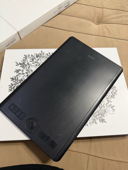 Графический планшет Wacom Intus Pro