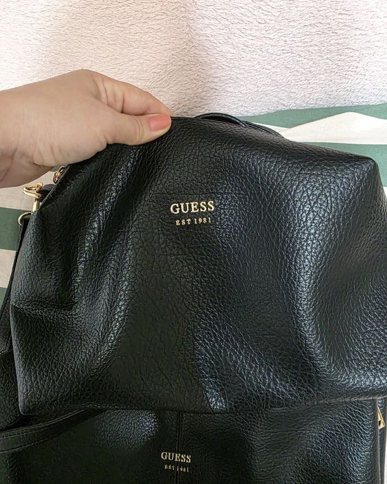 Guess 2 genti, poti fi purtate impreuna sau separat