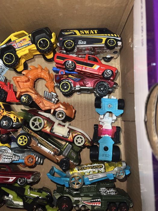 Продам машинки хот вилс hot wheels