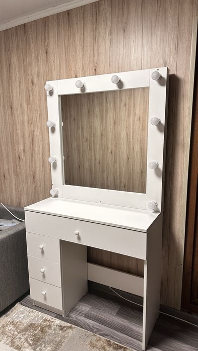 Тумба с зеркалом