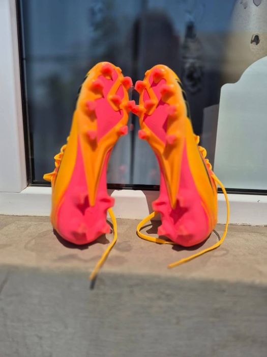 Adidași de iarba impecabili ne purtați. Sunt noi