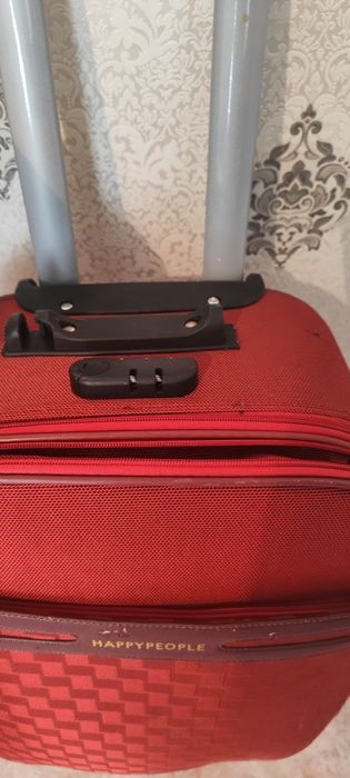 Чемодан небольшой б/у